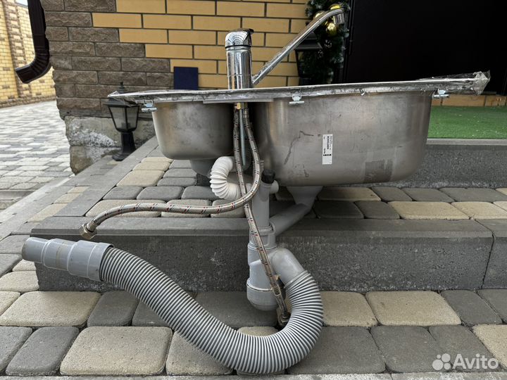 Газовая плита, мойка, вытяжки для кухни