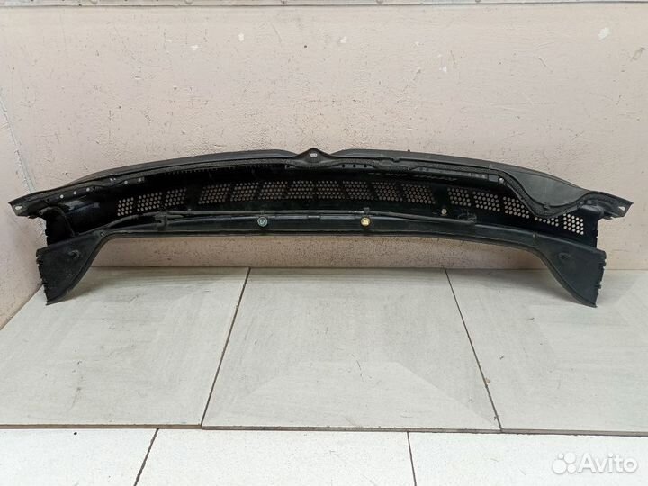 Водосток лобового стекла (жабо)