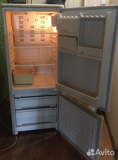 Холодильник Бирюса