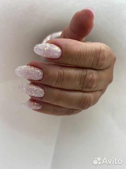 Модель на маникюр