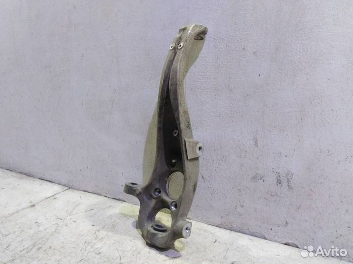 Кулак передний левый 7P0407245A