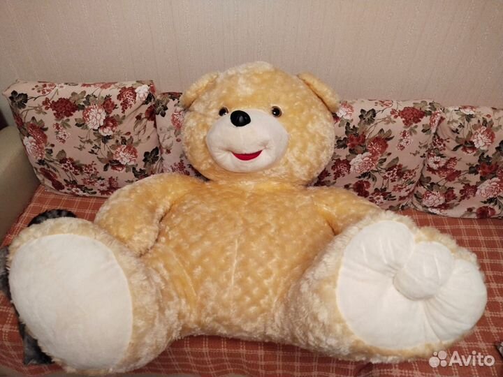 Продам большого белого медведя