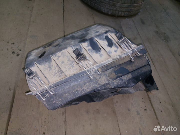 Корпус воздушного фильтра mercedes w210