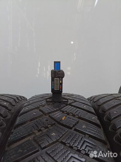 Goodyear Ultragrip Ice Arctic 215/65 R16