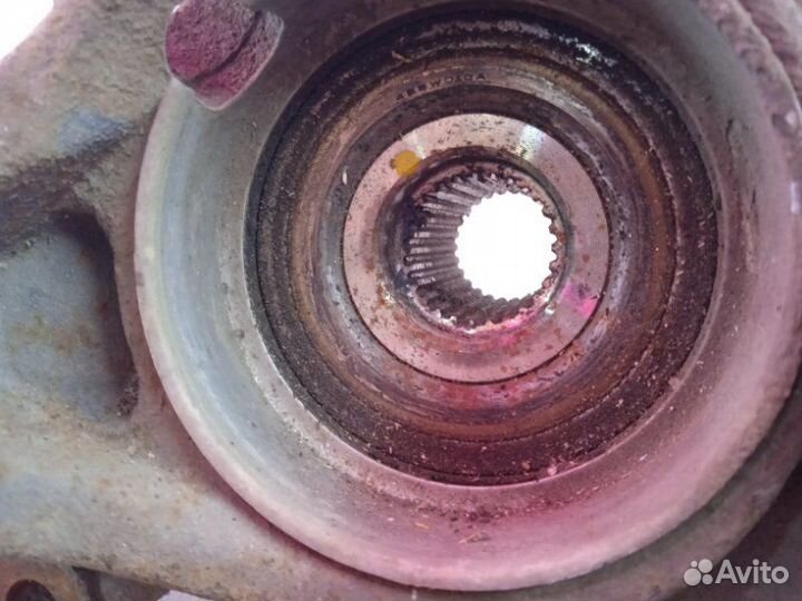 Кулак поворотный передний правый Toyota Camry 40