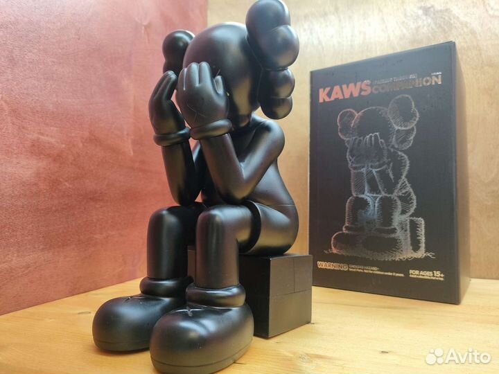 Kaws фигурка Кавс большая 28см Passing Through