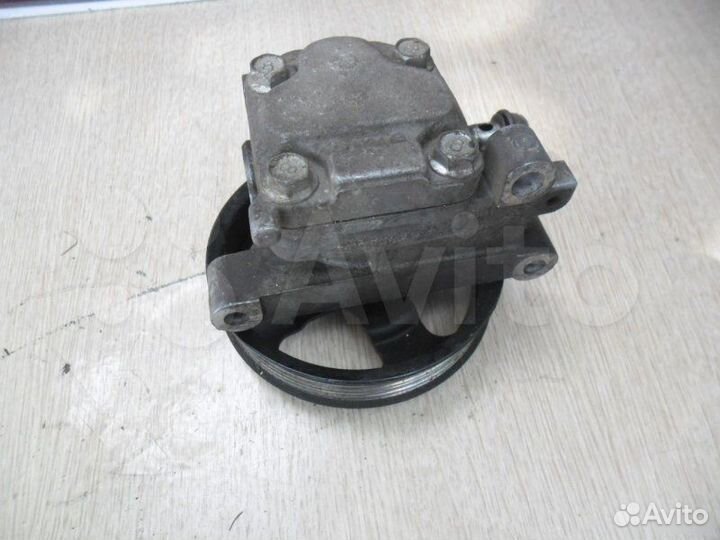 Насос гура Peugeot Partner