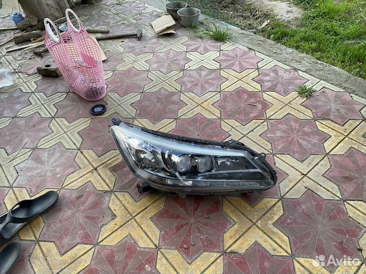 Фара правая на хонда аккорд 9 б/у