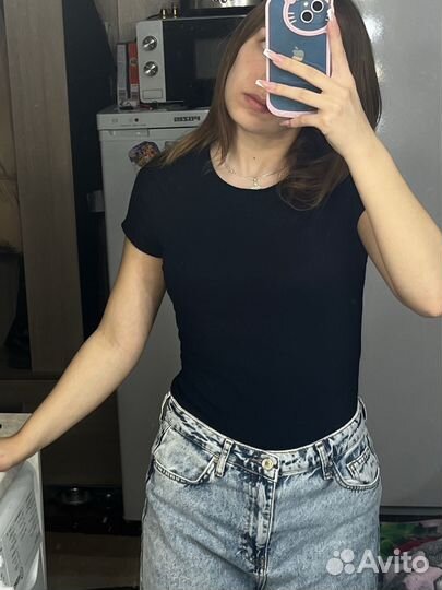 Черная футболка