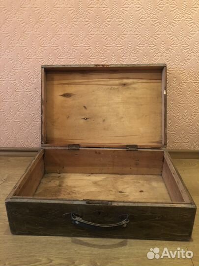 Чемодан старинный деревянный,в хорошем состоянии