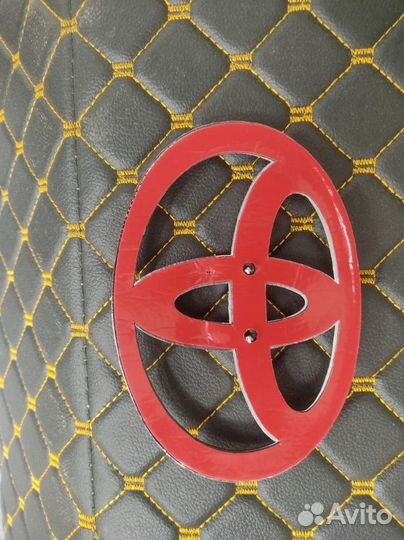 Эмблема Toyota Land Cruiser 200 с16г K2413