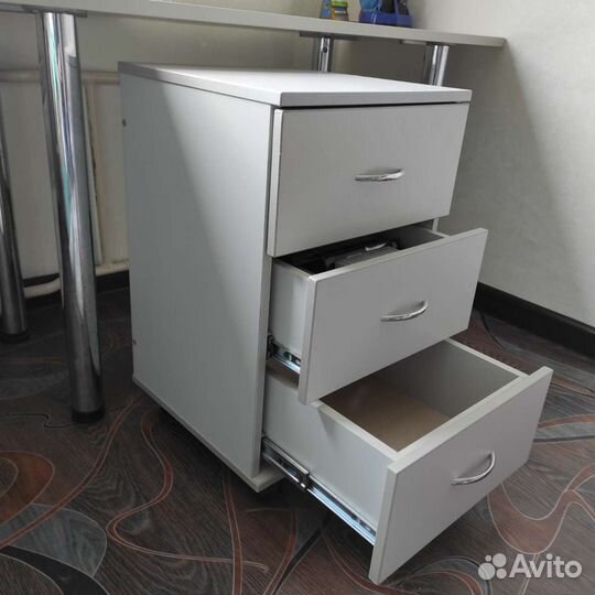 Письменный стол