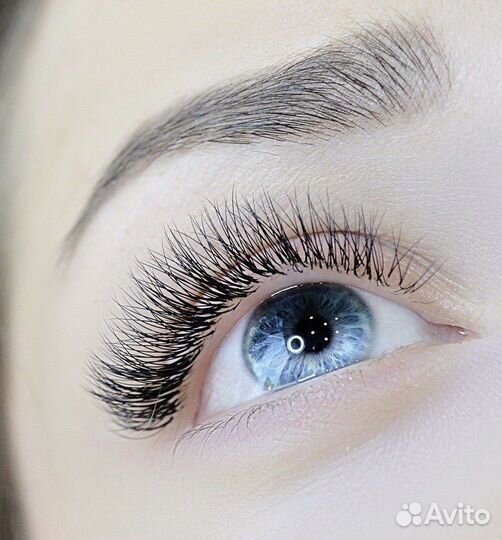 Наращивание ресниц, модель