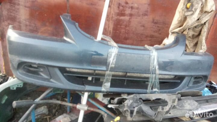 Продаю бампер передний и фары на акцент