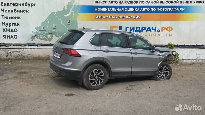 Стекло кузовное глухое правое Volkswagen Tiguan (M