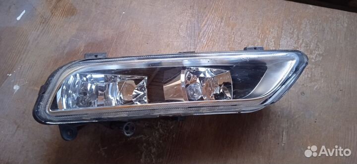 Фара противотуманная правая Volkswagen Passat B7
