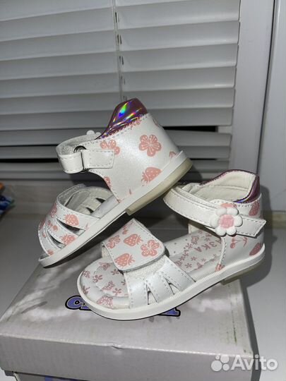 Босоножки детские новые