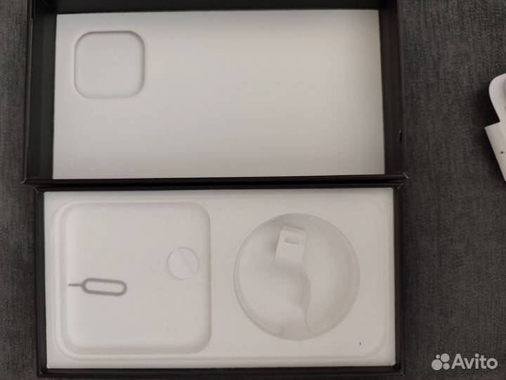 Коробка от iPhone 13 pro max