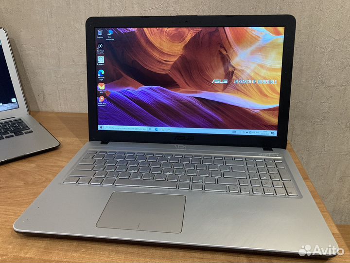 Ноутбук Asus 15.6 AMD A4, SSD, Radeon R3