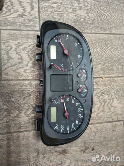 Панель приборов (щиток) Volkswagen Golf 4 2000