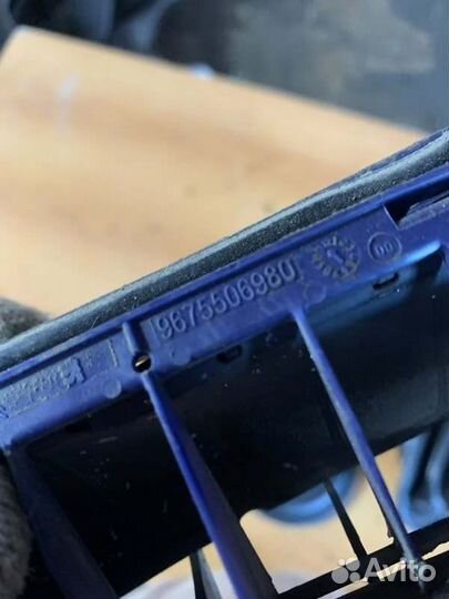 Решетка вентиляционная Peugeot 208 хетчбек 1.6 VTI