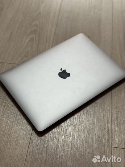MacBook Air M1 8/256 GB