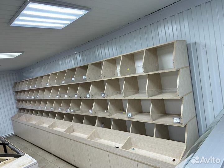 Торговая витрина из дерева