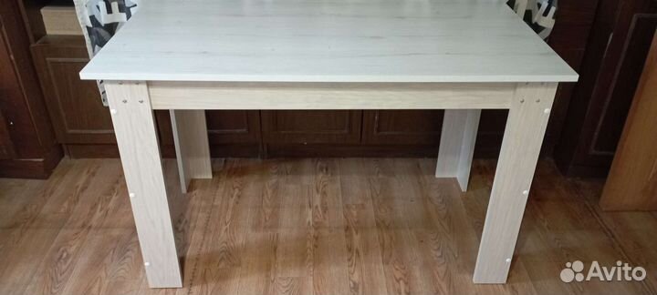 Кухонный стол