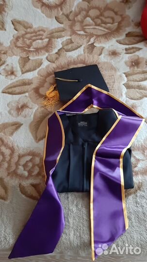 Мантия выпускника (комплект с шапочкой и лентой)