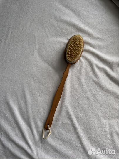 Антицеллюлитная щетка для сухого массажа