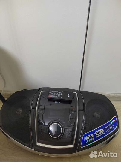 Музыкальный центр (магнитола)