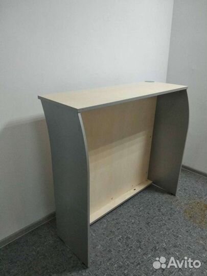 Стойка ресепшн