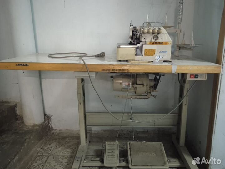 Продам швейную машинку оверлок трикотажный