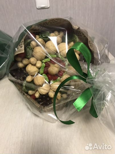 Букет из орехов и сухофруктов