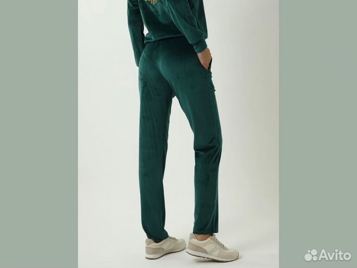 Велюровый спортивный костюм женский