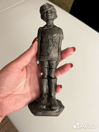 Сын полка статуэтка литье