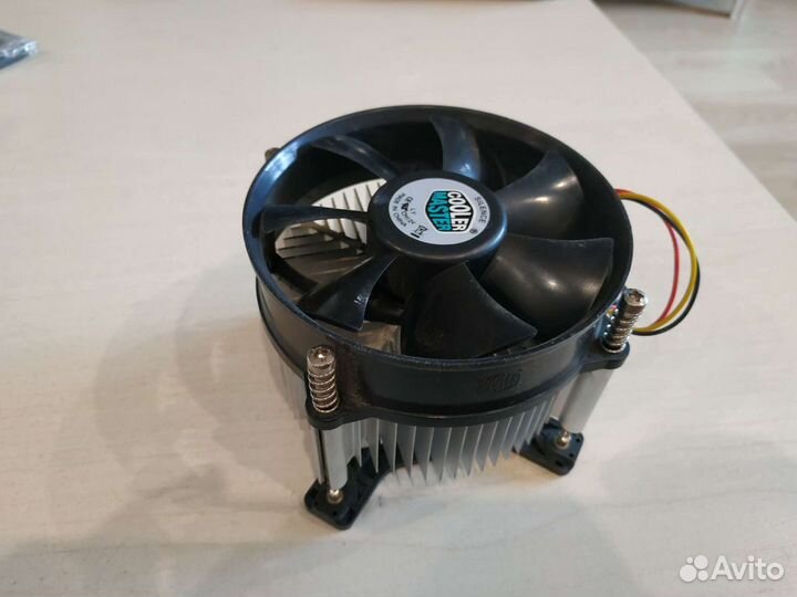 Процессор Intel с кулером и радиатором