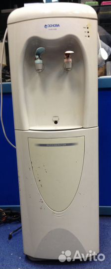 Продам диспенсер (кулер) с морозилкой, подтекает