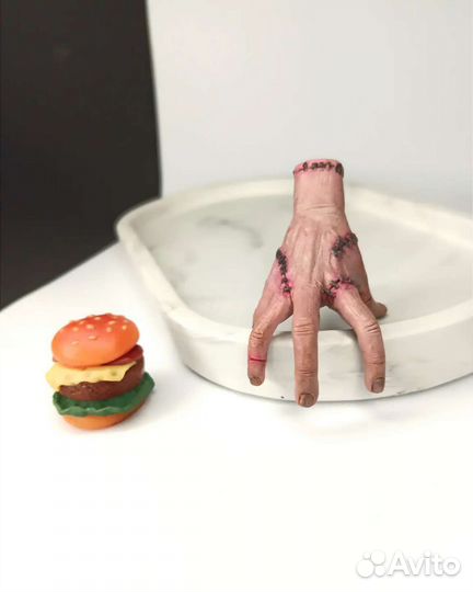 Вещь Уэнсдей