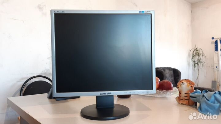 Монитор для компьютера 19 дюймов