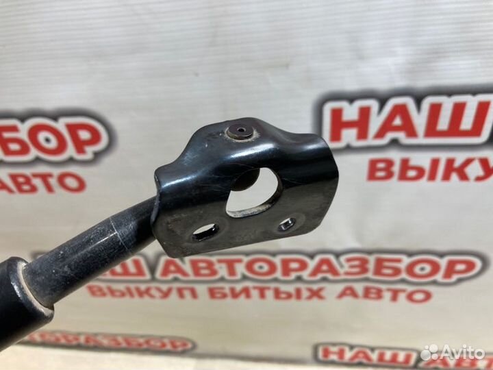 Амортизатор крышки багажника правый Nissan