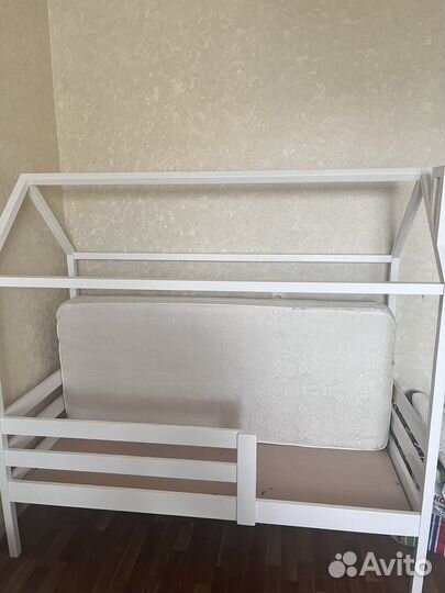 Детская кровать домик с матрасом, бу