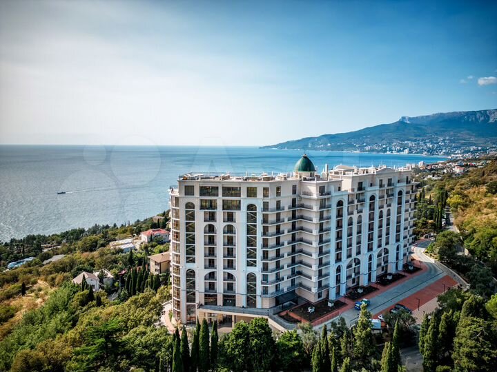 3-к. квартира, 127,9 м², 1/3 эт.