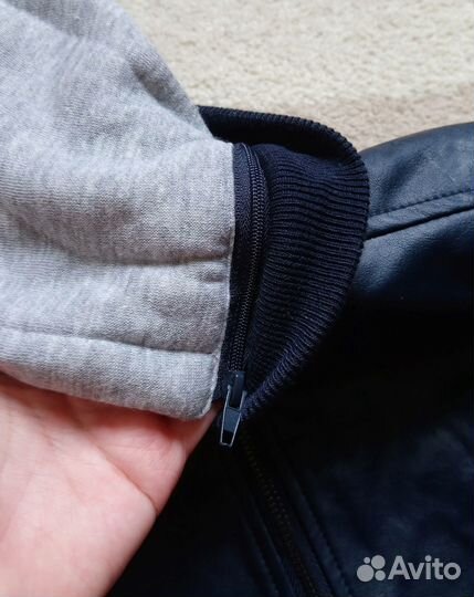 Стильная куртка-бомбер под кожу OVS на 4-5 лет