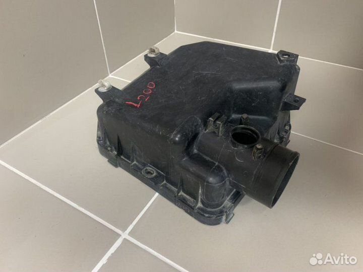 Крышка воздушного фильтра Mitsubishi L200