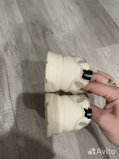 Кроссовки детские 20