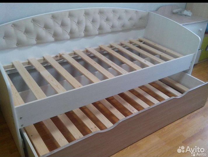 Выдвижная кровать, детская кровать