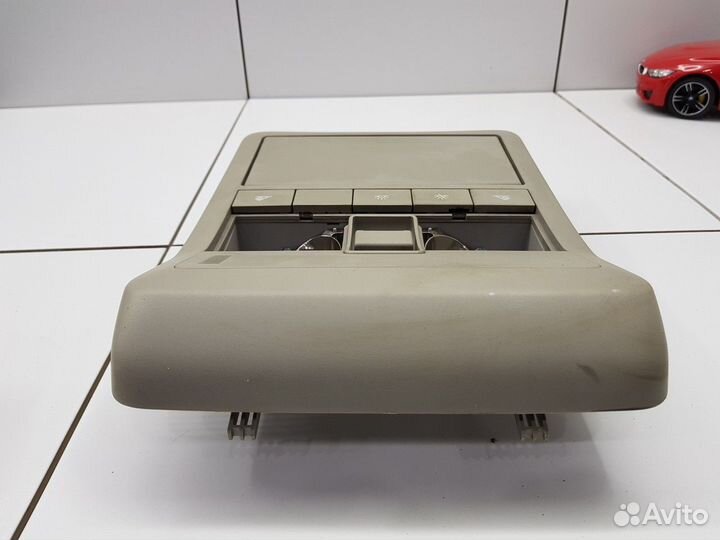 Плафон внутреннего освещения передний