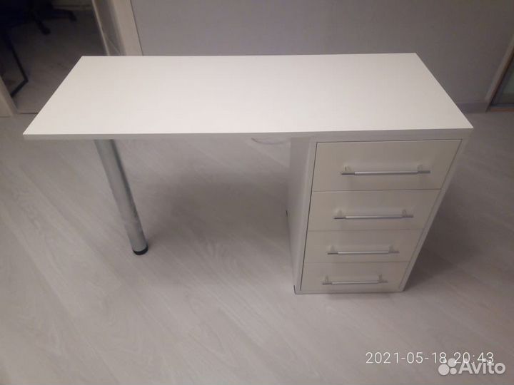 Стол маникюрный для маникюра