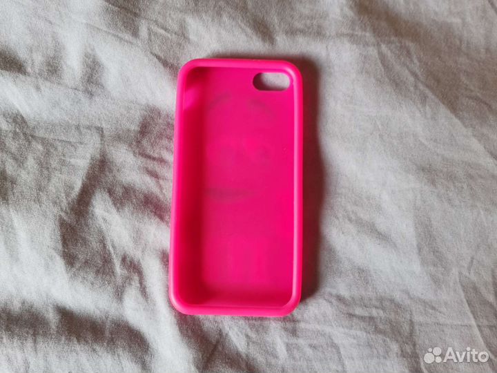 Чехол на iPhone 5s в виде эмэмндэс розовый